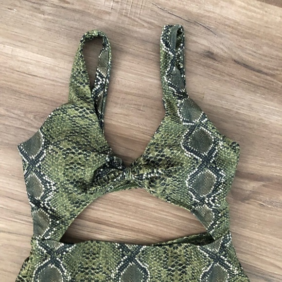 Green Snake Print cut out one piece swimsuit will fit a medium - Picture 3 of 5